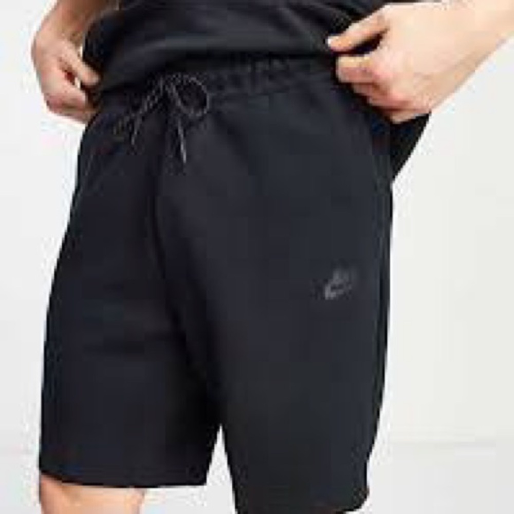 Nike Tech Shorts Boys Size XL Black Like New